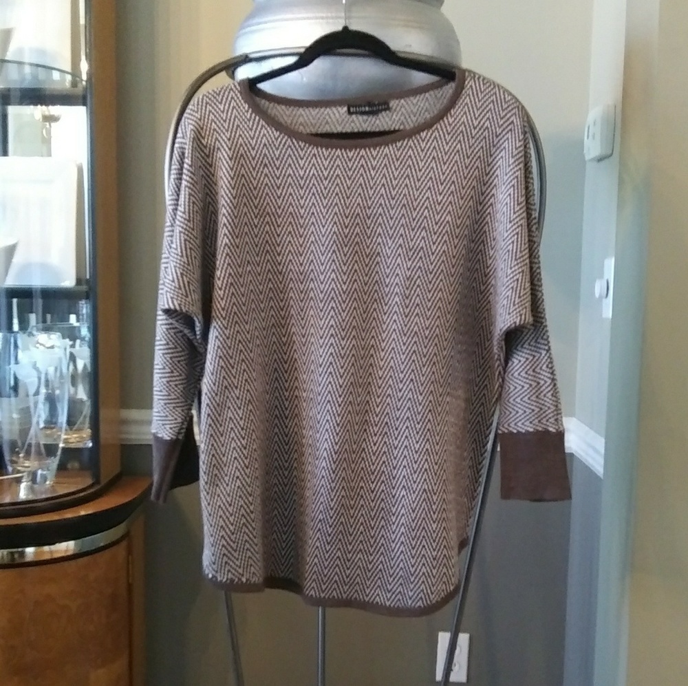 Design History Brown abd White  Sweater